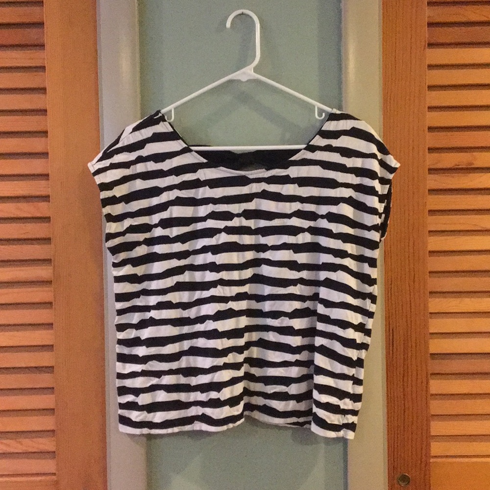 Black and white abstract crop top